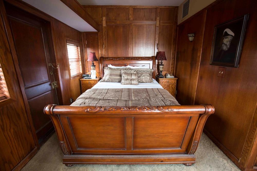Hotel Delta King 3*